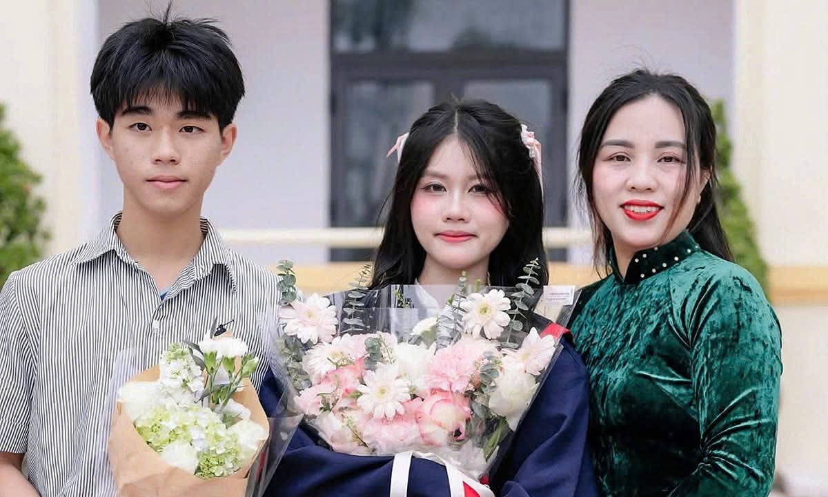Sau lưng thủ khoa toàn quốc khối C00 là bóng dáng người mẹ một mình nuôi con ăn học