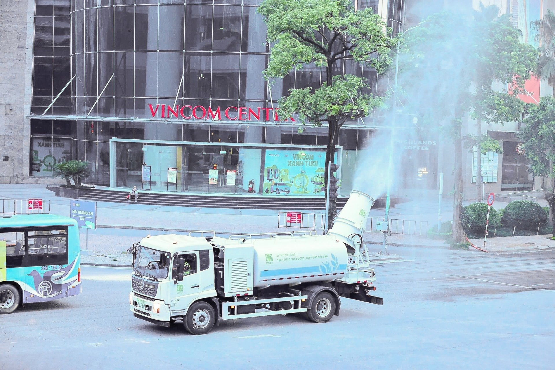 Tận mắt xem 'pháo xa sương mù' săn lùng và 'áp chế' bụi mịn PM2.5