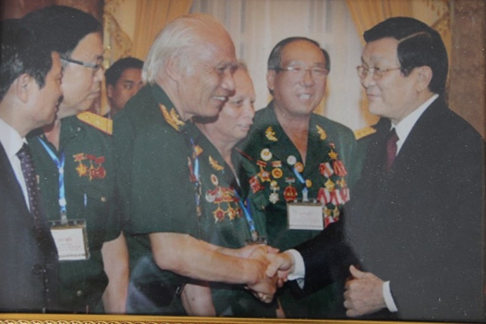 Ông Trương Đức Hai (thứ 2 bên phải) trong cuộc gặp gỡ nguyên Chủ tịch nước Trương Tấn Sang (Ảnh chụp lại)