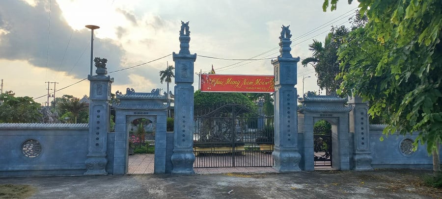 chuyen-hai-vi-hoang-giap-tung-phai-di-lam-thue-tru-no-3.jpg
