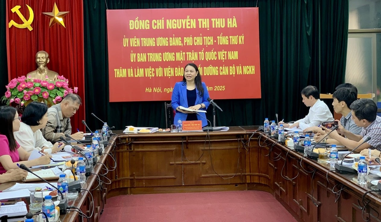 Phó Chủ tịch, Tổng Thư ký Ủy ban Trung ương MTTQ Việt Nam làm việc với Viện Đào tạo, Bồi dưỡng cán bộ và NCKH