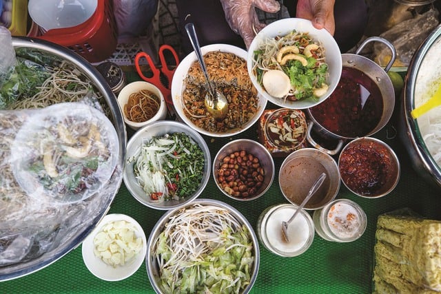 Khách Tây trầm trồ trước đặc sản 