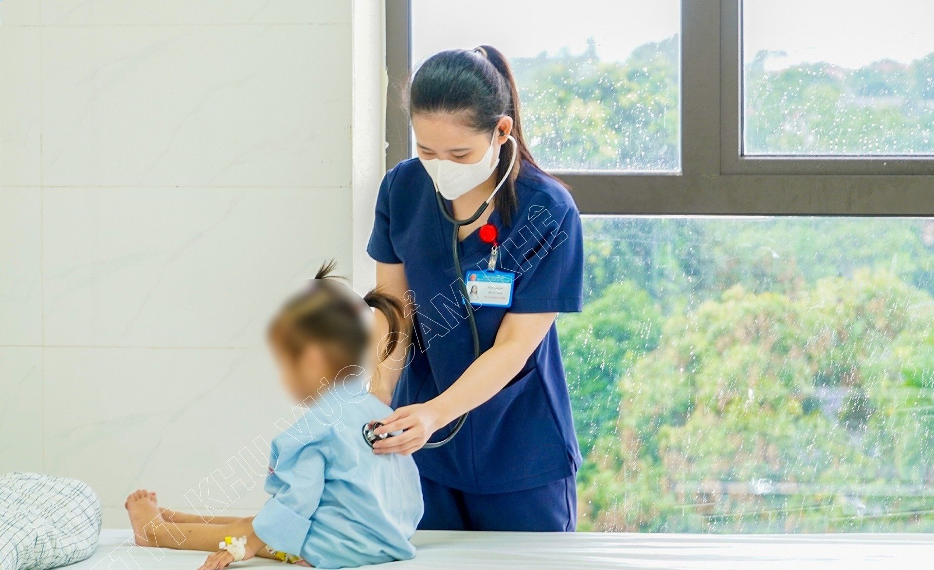 Bé 2 tuổi ngộ độc hóa chất vì sai lầm thường gặp của người lớn