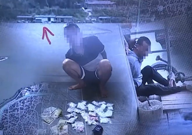 Triệt phá đường dây mua bán ma túy bằng ca nô ở giữa sông Hồng