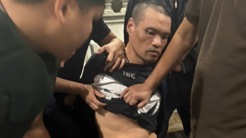 TIN NÓNG 24 GIỜ QUA: Bắt nghi phạm nổ súng khi bị kiểm tra hành chính; đâm 2 người trọng thương vì cho rằng 'nhìn đểu'