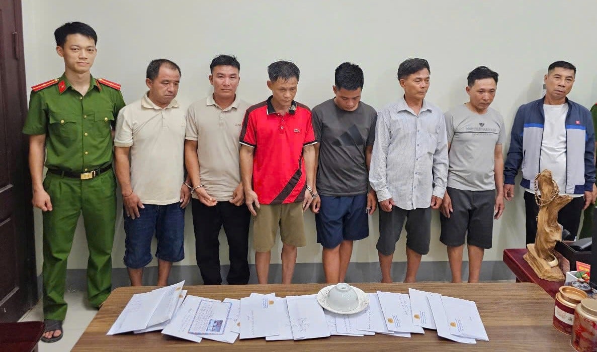 Cảnh sát hình sự triệt phá sới bạc giữa sông Lam