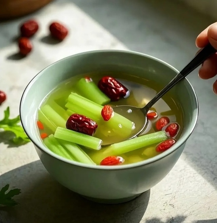Món canh ngủ ngon không chỉ giúp ngủ ngon mà còn bồi bổ sức khỏe. (Ảnh: Sohu)