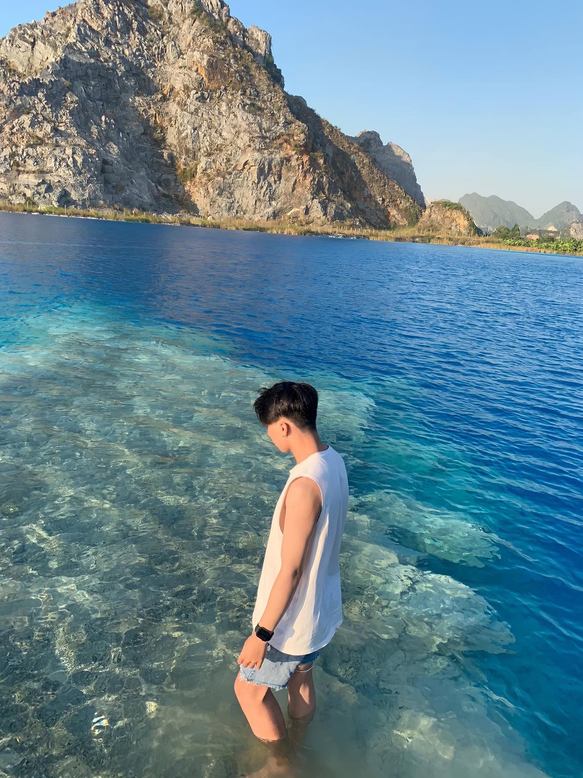 Cách Hải Phòng 20km, nơi này là Tuyệt Tình Cốc, người ta đang đến tha hồ chụp ảnh, lội nước, soi gương