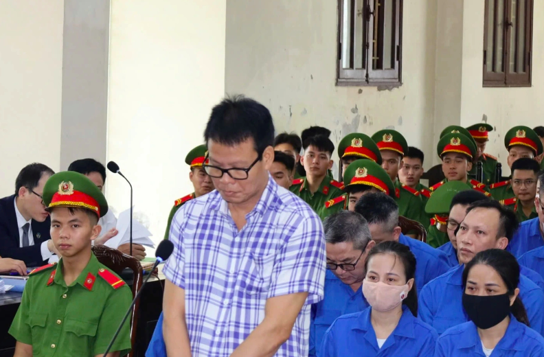 Nguyên Tổng Biên tập Tạp chí Môi trường và Đô thị lĩnh án 13 năm 6 tháng tù, có bị cáo được trả tự do tại toà