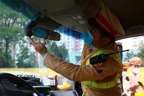 Bộ Công an đề xuất lắp camera khoang hành khách, thu hồi bằng lái nếu khai gian