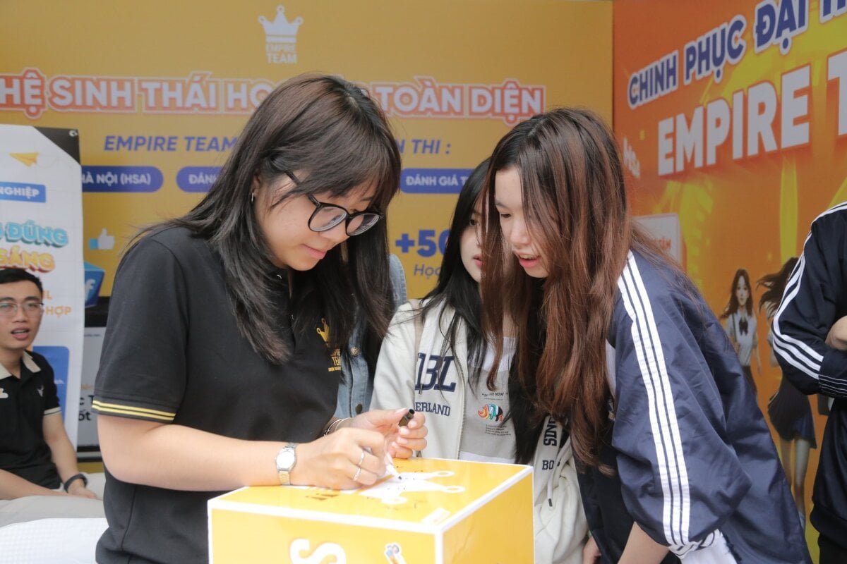 Dự đoán điểm chuẩn đại học năm 2025: Có trường tăng gấp đôi số thí sinh và nguyện vọng đăng ký