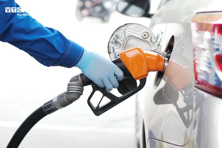 Chưa bán, doanh nghiệp đã lo xăng E10 ế ẩm- Ảnh 1.