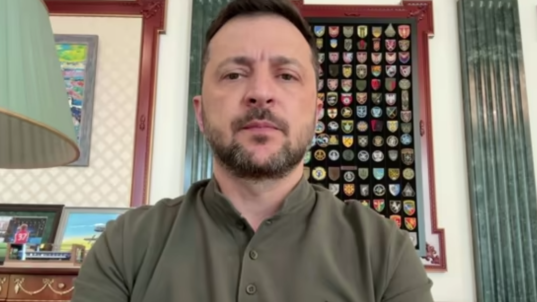 Tuyên bố của ông Zelensky sau khi mất thành phố quan trọng khiến nhà báo sốc