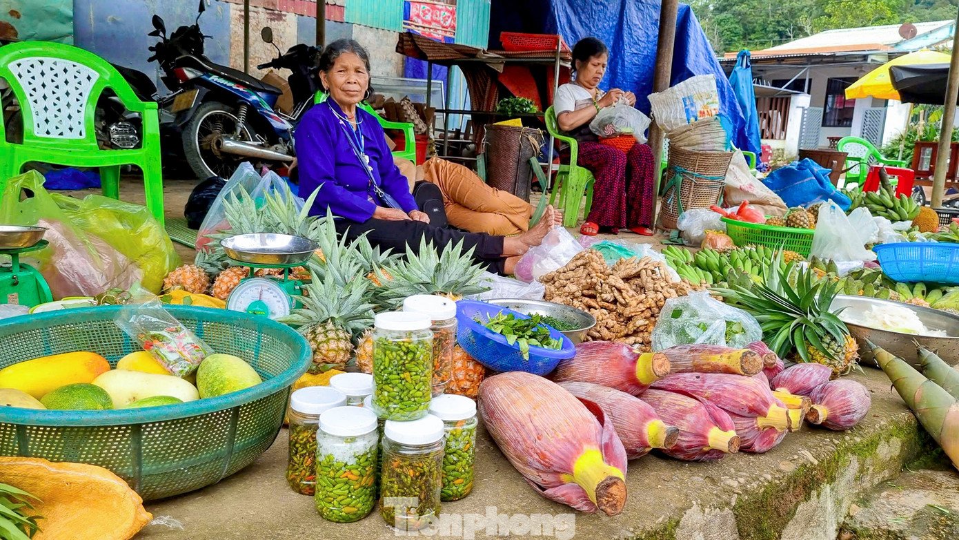 Độc lạ 'chợ 5 ngàn' ở Đà Nẵng- Ảnh 2.