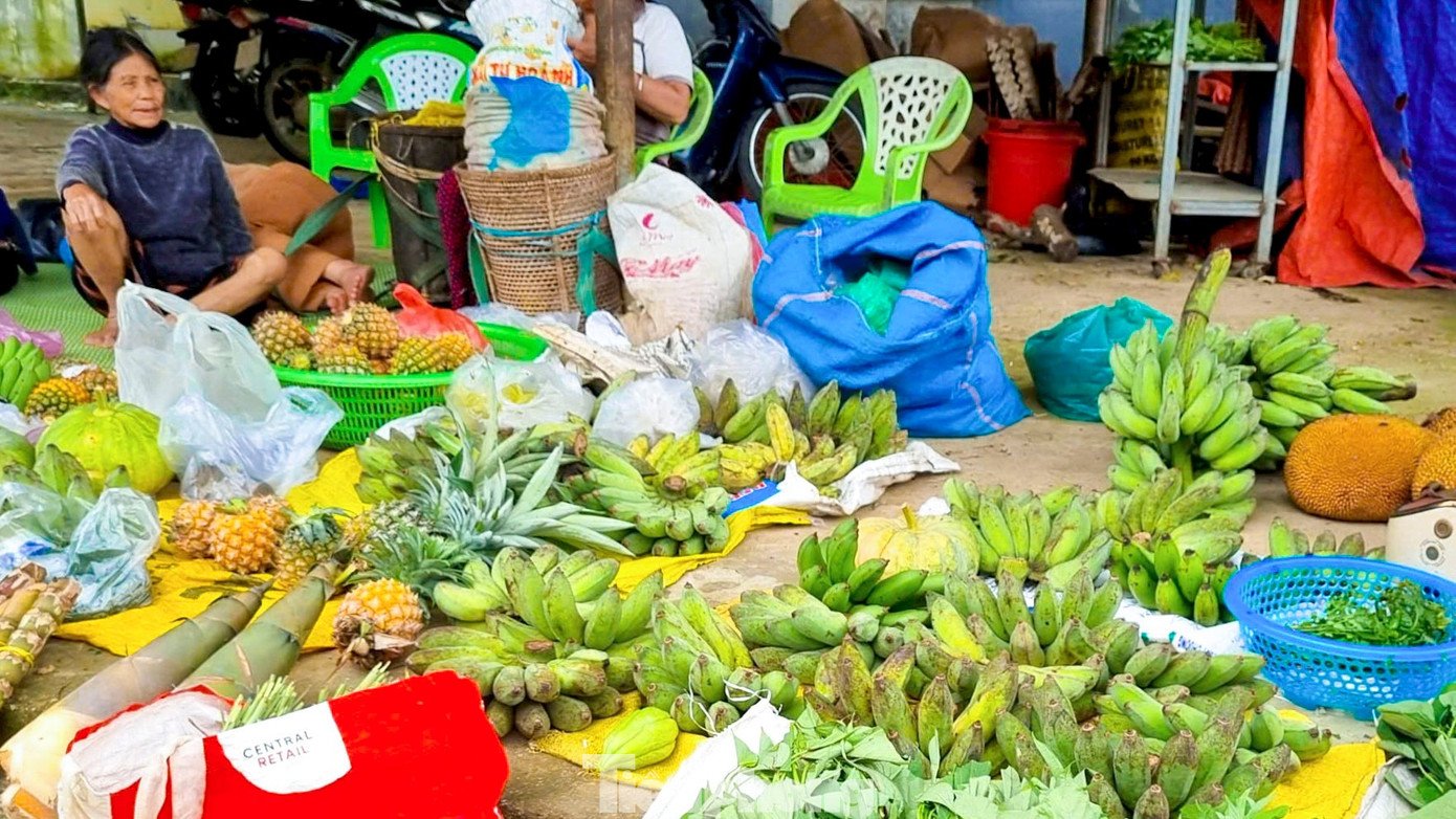 Độc lạ 'chợ 5 ngàn' ở Đà Nẵng- Ảnh 5.