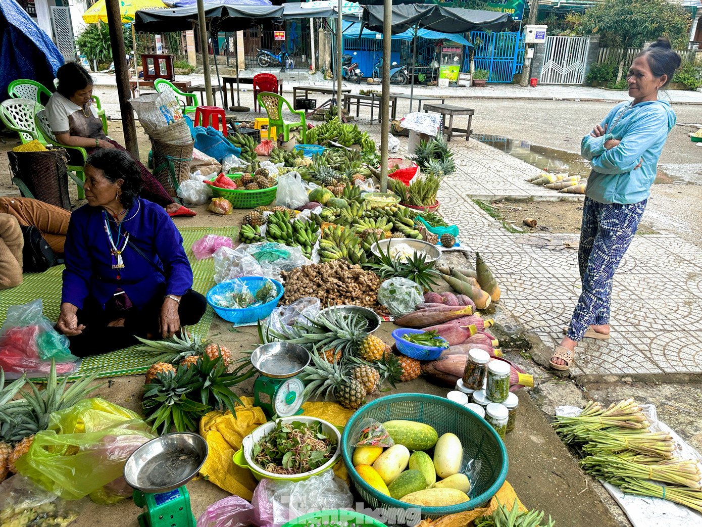 Độc lạ 'chợ 5 ngàn' ở Đà Nẵng- Ảnh 6.