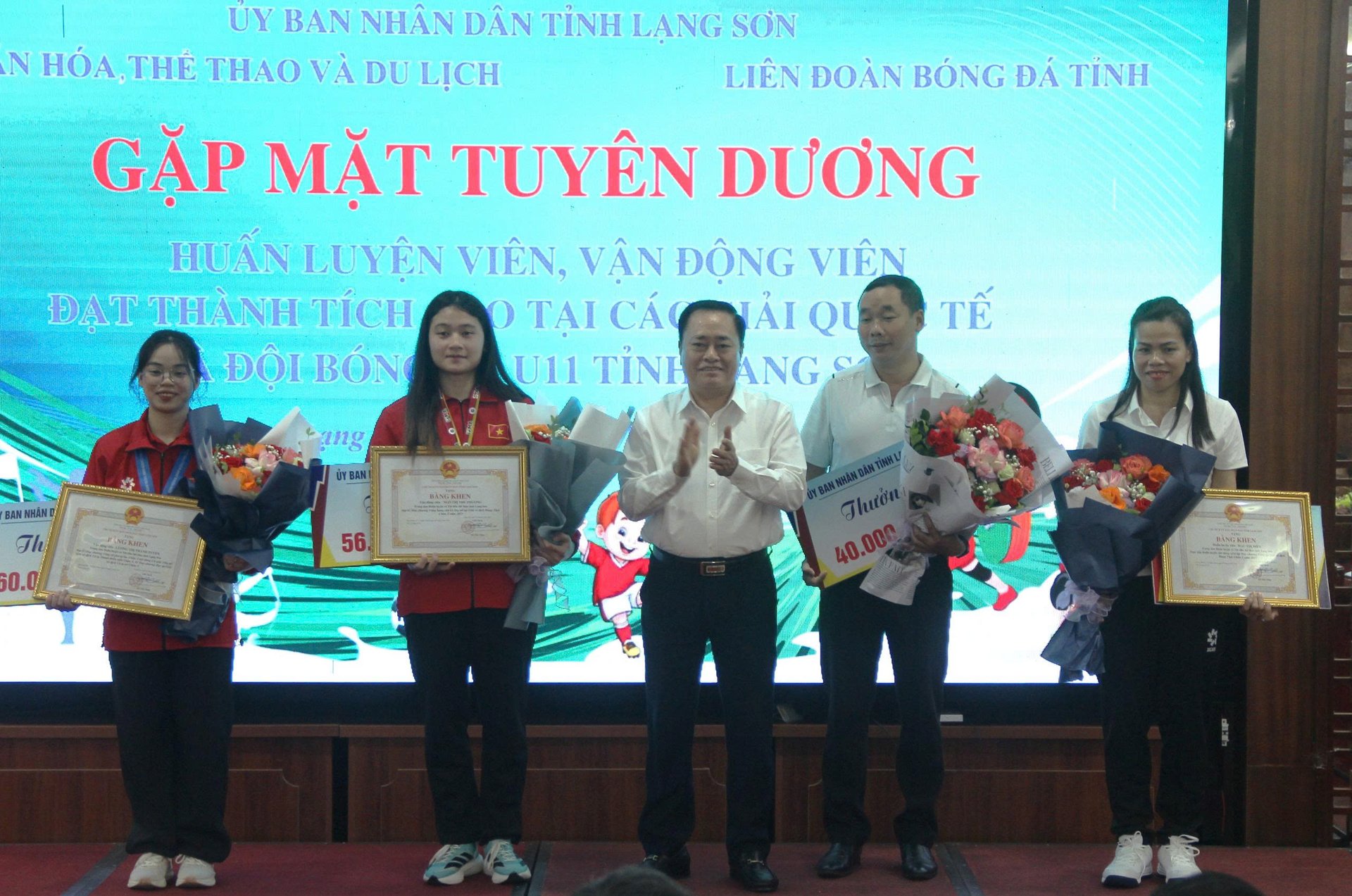 Lạng Sơn vinh danh các vận động viên, huấn luyện viên có thành tích thể thao xuất sắc
