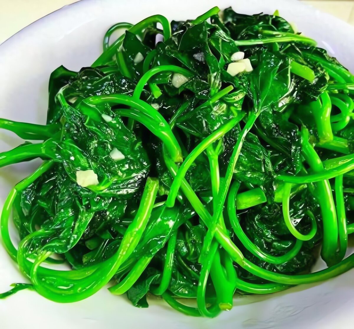 Tưởng chỉ ăn củ, quả, hóa ra lá mới là loại rau thanh nhiệt, giải độc tuyệt vời, xào tỏi thơm ngon, giòn ngọt