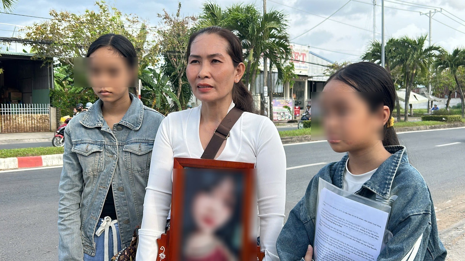 Công an hỏi về mức yêu cầu bồi thường thiệt hại, mẹ nữ sinh tử vong vì tai nạn giao thông ở Vĩnh Long nói gì?