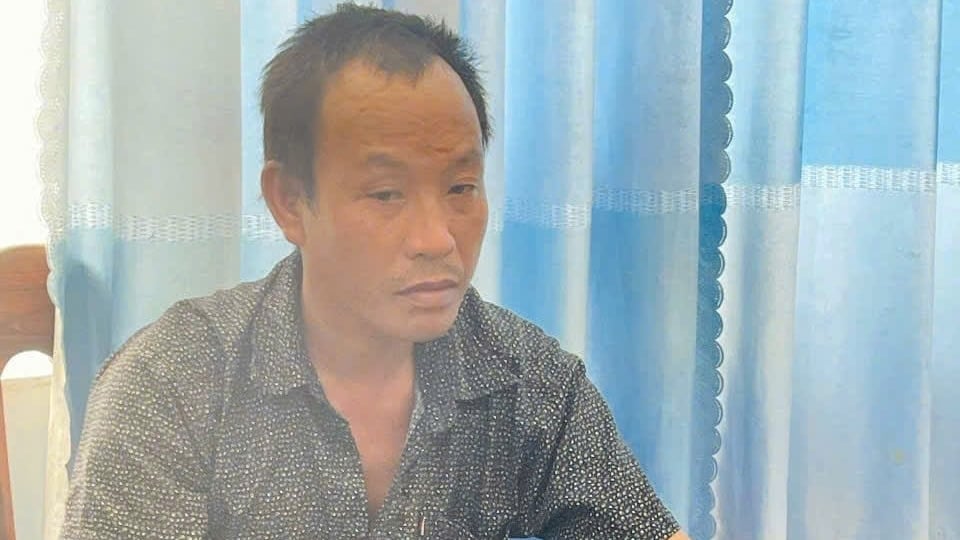 Bắt giam người đàn ông đánh CSGT khi bạn đi cùng xe bị kiểm tra nồng độ cồn