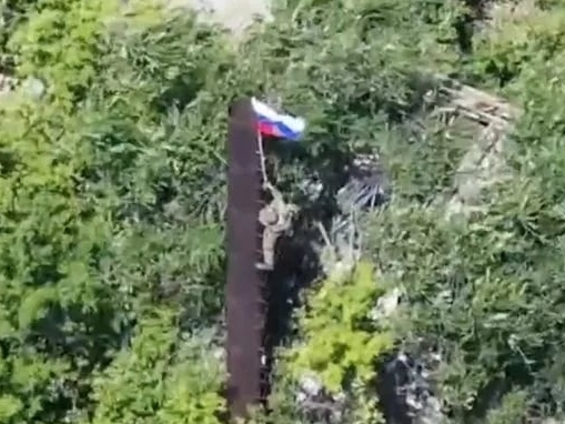 Nga tiến như vũ bão trên chiến trường, khép chặt gọng kìm Donetsk, ép Kiev nhượng đất