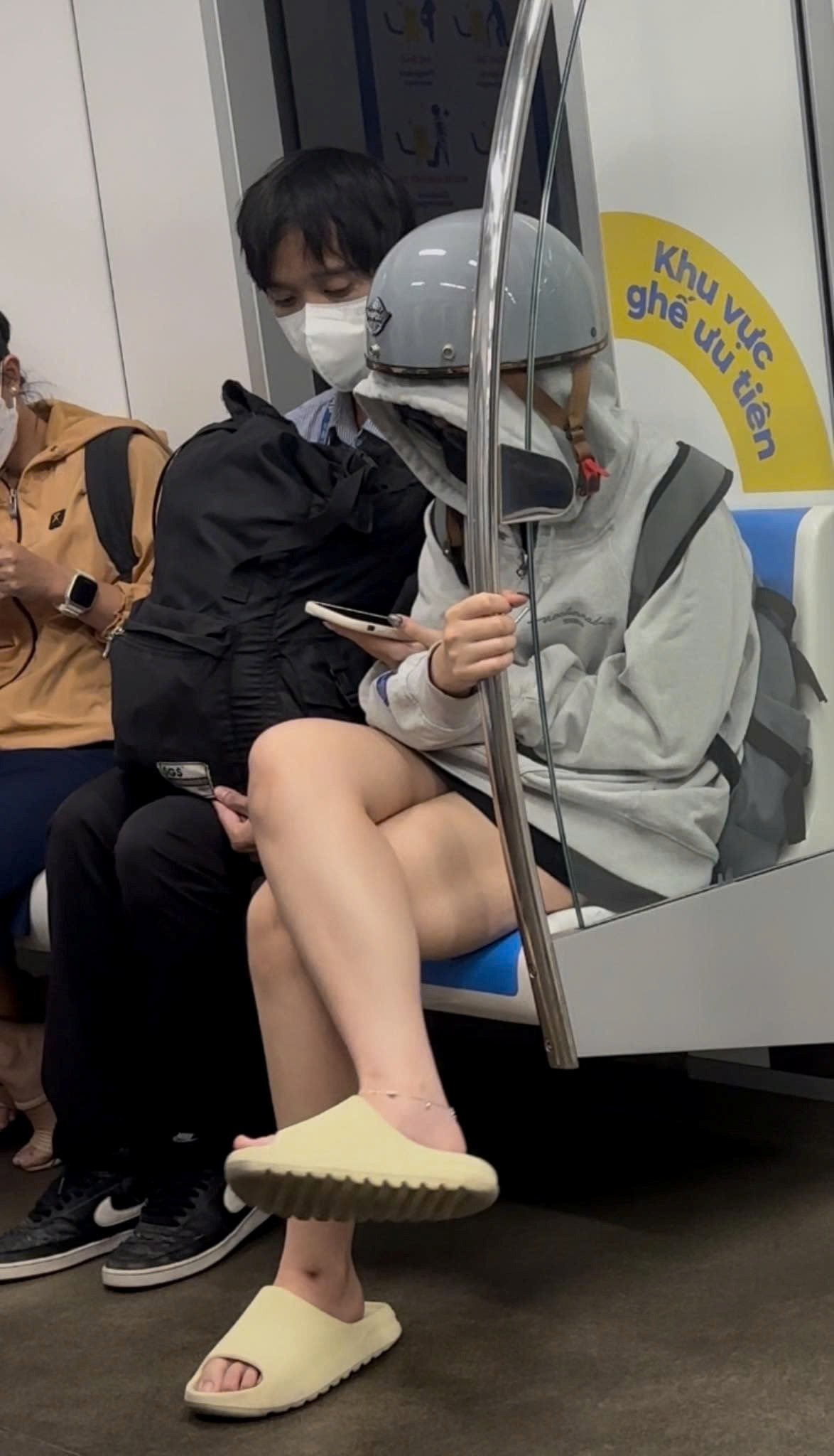 Tạm giữ thanh niên sàm sỡ cô gái trên tàu Metro TP.HCM 