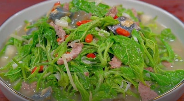 Đừng chỉ ăn quả, lá cây này quý như 