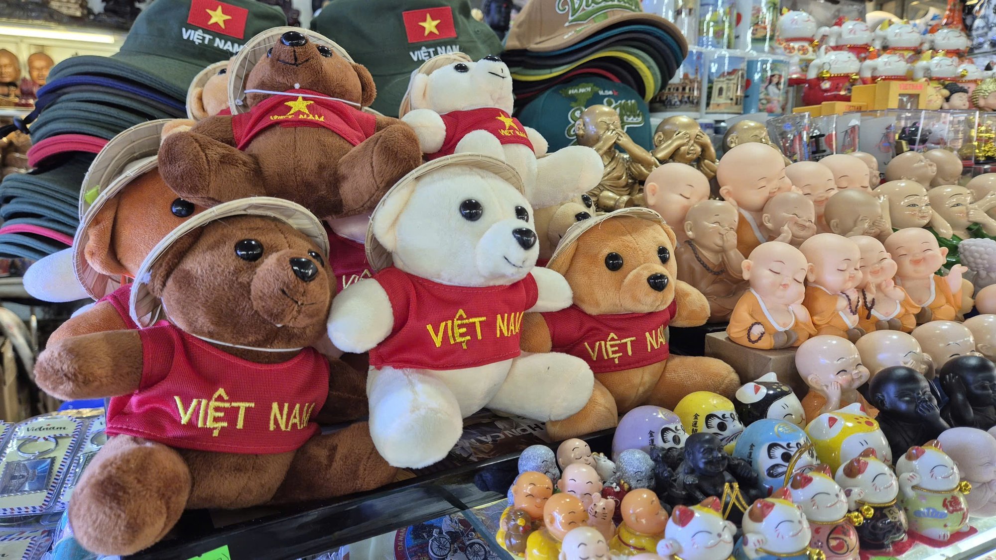 Rộn ràng thị trường thời trang, phụ kiện chào Quốc khánh- Ảnh 4.