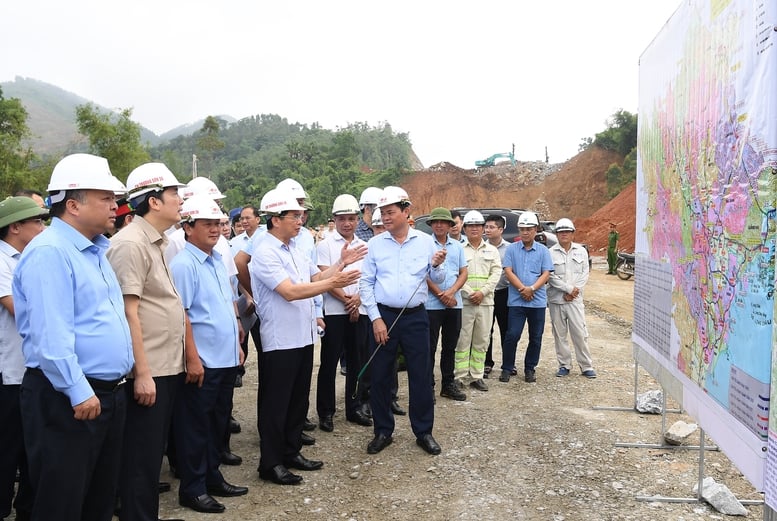 Tập trung máy móc, nhân lực để tăng tốc tiến độ 4 dự án cao tốc trọng điểm phía Bắc- Ảnh 1.