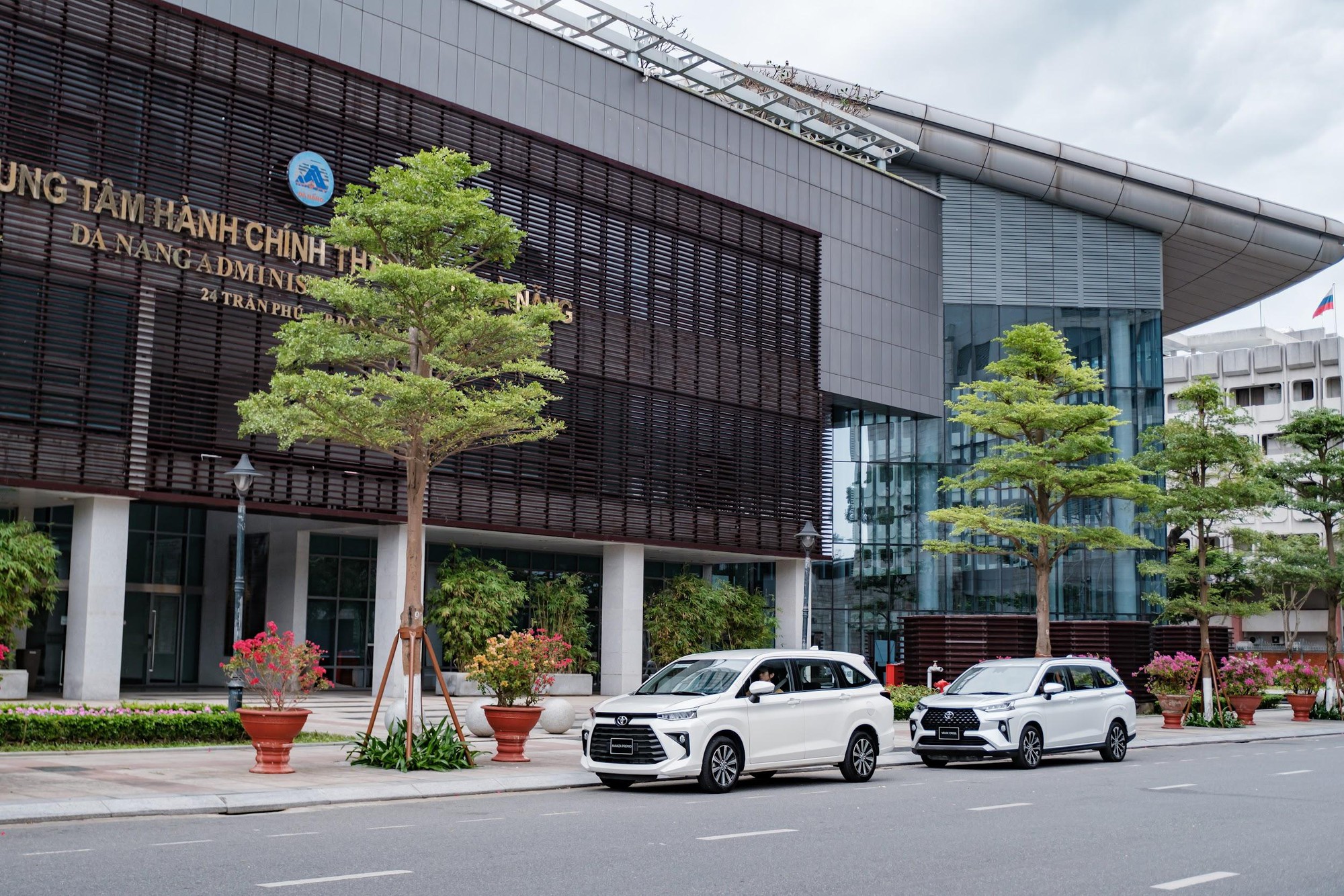 Bài toán kinh tế có lợi cho khách hàng mua xe Toyota trong tháng 3, tiết kiệm gần 70 triệu đồng - Ảnh 2.