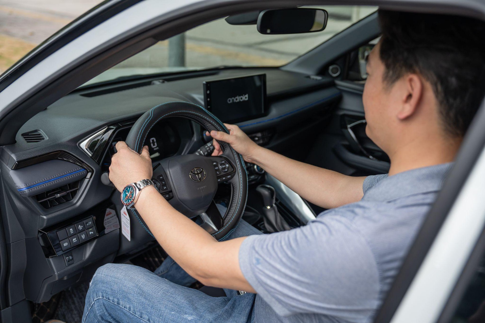 Bài toán kinh tế có lợi cho khách hàng mua xe Toyota trong tháng 3, tiết kiệm gần 70 triệu đồng - Ảnh 1.