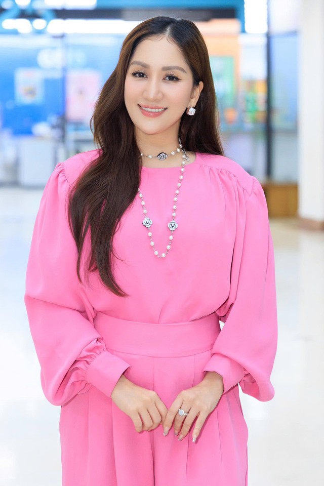 Khánh Thi thừa nhận 'bị điên' khi mỗi năm đầu tư hơn 8 tỷ đồng để tổ chức giải đấu dancesport - Ảnh 4.