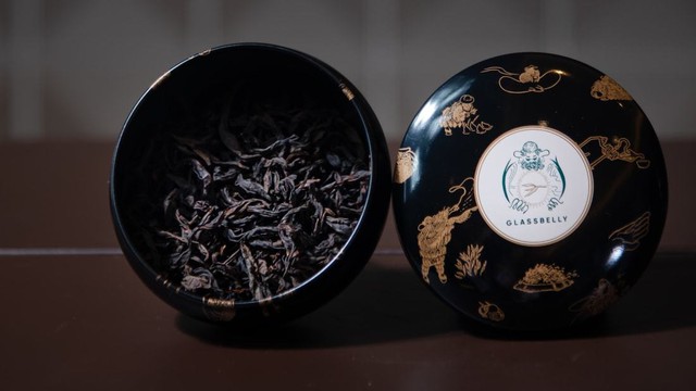 Loại lá khô đắt đỏ bậc nhất thế giới, gần 5 tỷ đồng/kg, đại gia tranh nhau mua - Ảnh 1.