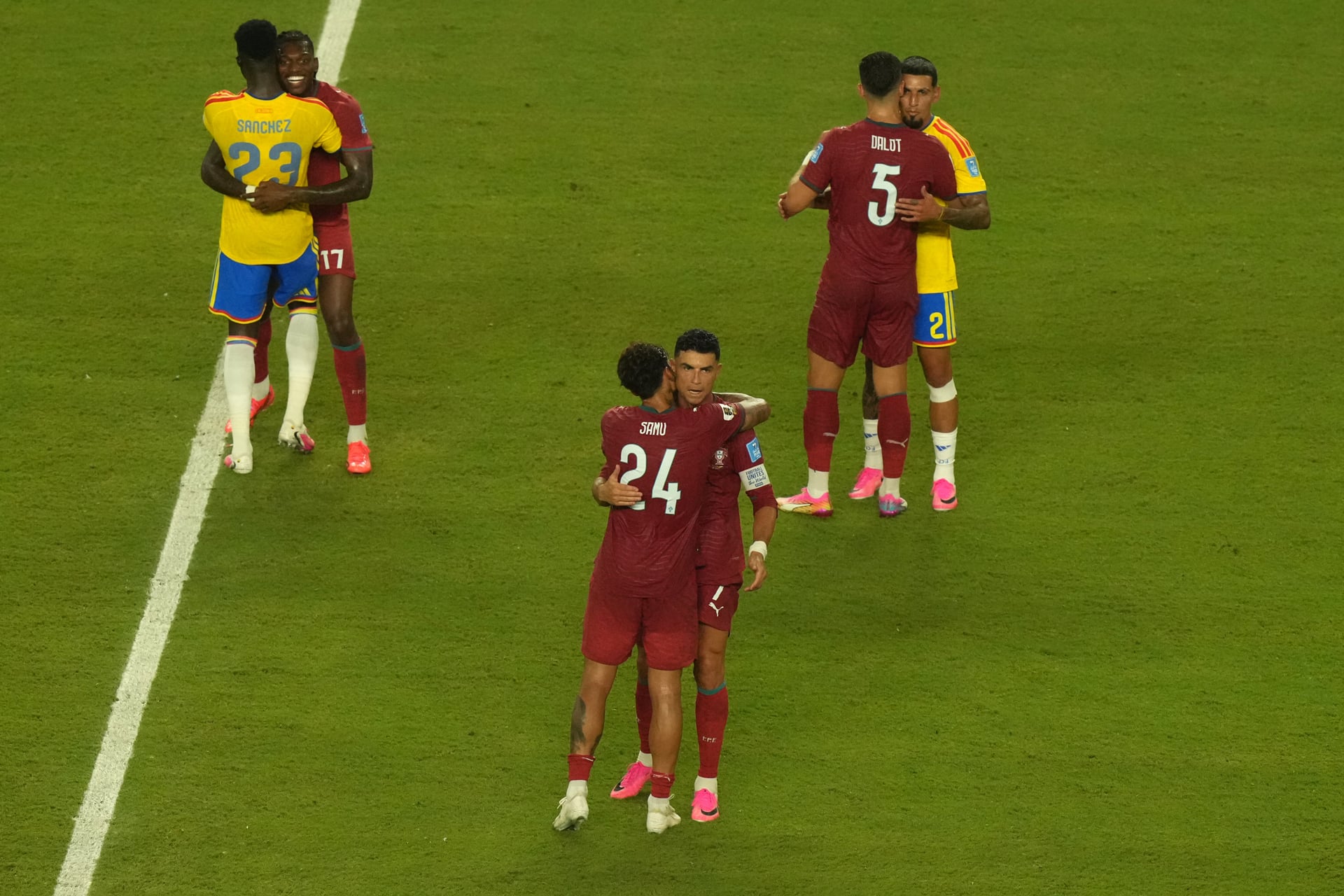 Nh&aacute;nh đấu &ldquo;&aacute;c mộng&rdquo; với Ronaldo v&agrave; Bồ Đ&agrave;o Nha tại v&ograve;ng knock ...
