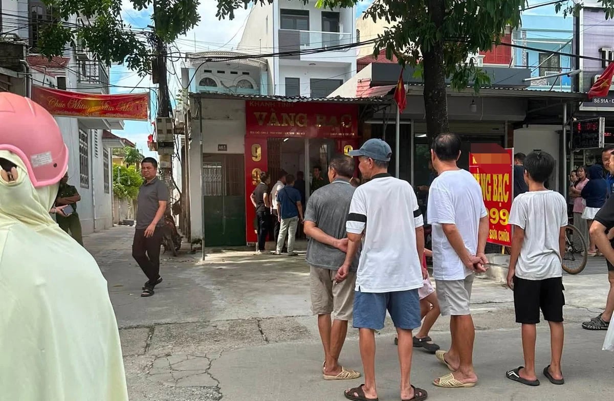 TIN NÓNG 24 GIỜ QUA: Táo tợn cướp tiệm vàng giữa ban ngày; tin mới vụ đang ngồi ở quán nước bị bắn tử vong