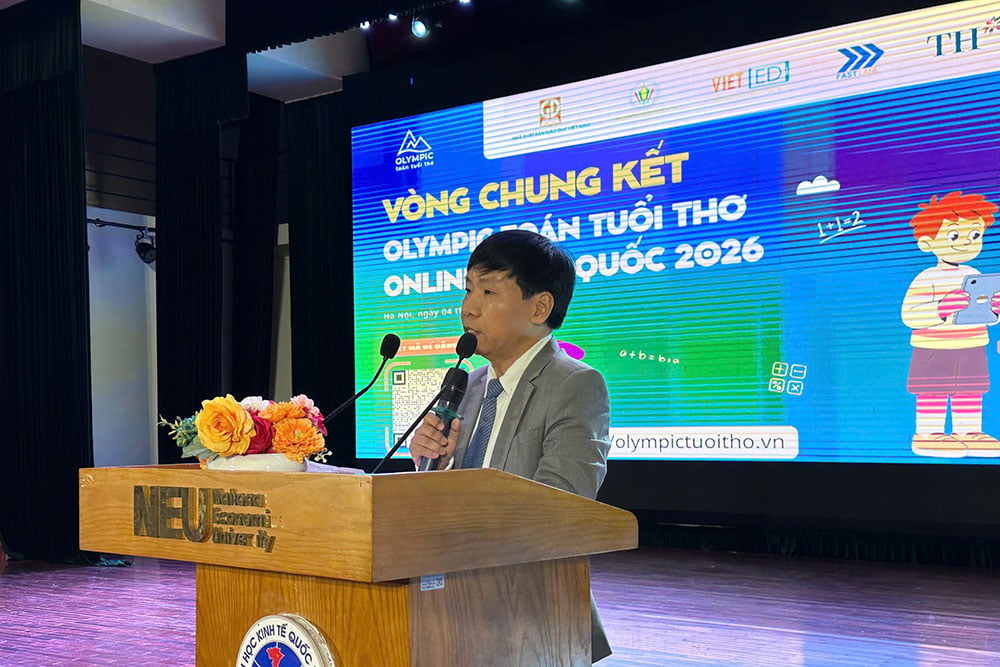 &Ocirc;ng Trần Ngọc Điệp - Trưởng Ban Tổ chức ph&aacute;t biểu tại Lễ Tổng kết v&agrave; trao giải Olympic To&aacute;n Tuổi thơ Online to&agrave;n quốc 2026.