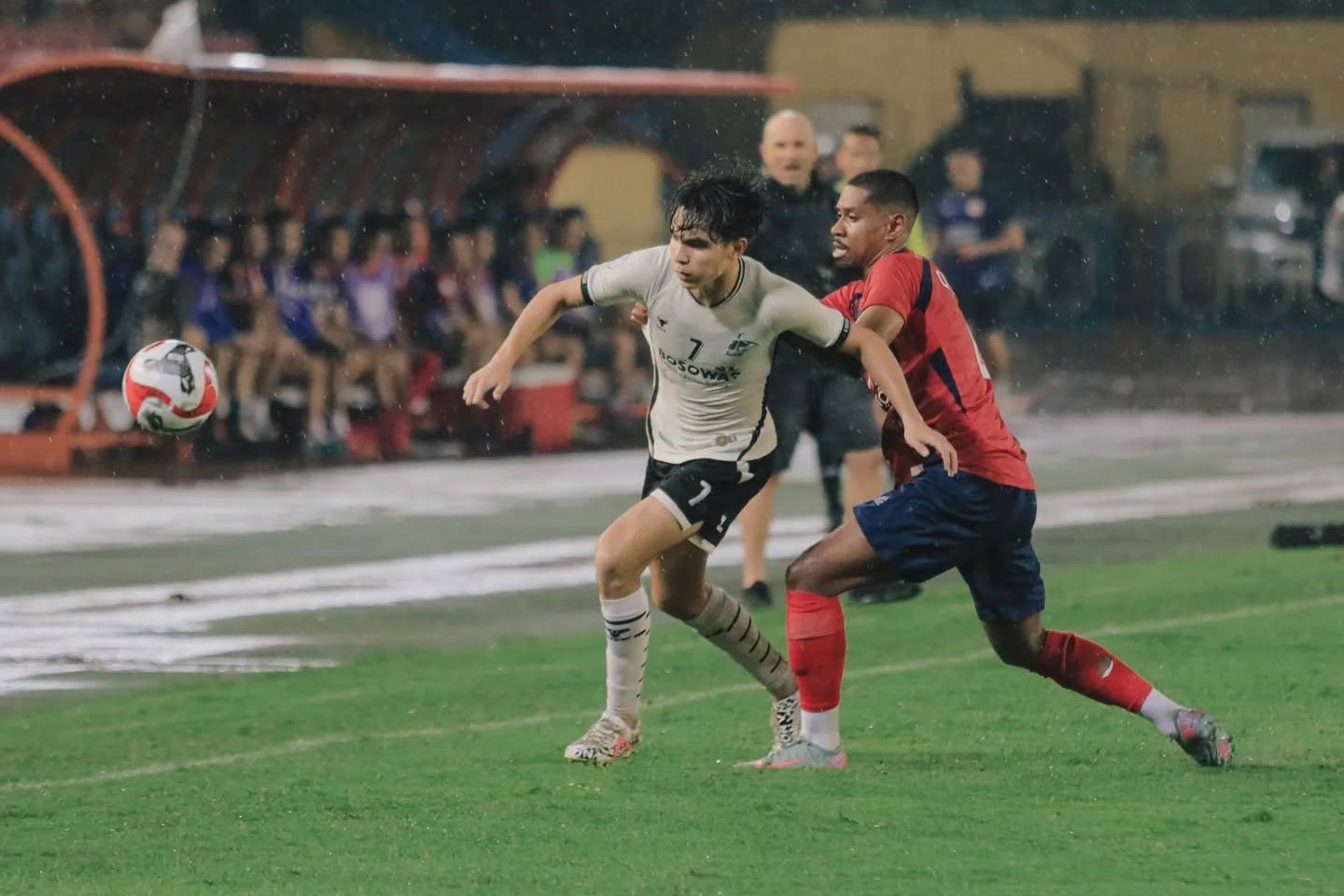 Báo chí Indonesia thừa nhận CLB CAHN ‘out trình’ PSM Makassar