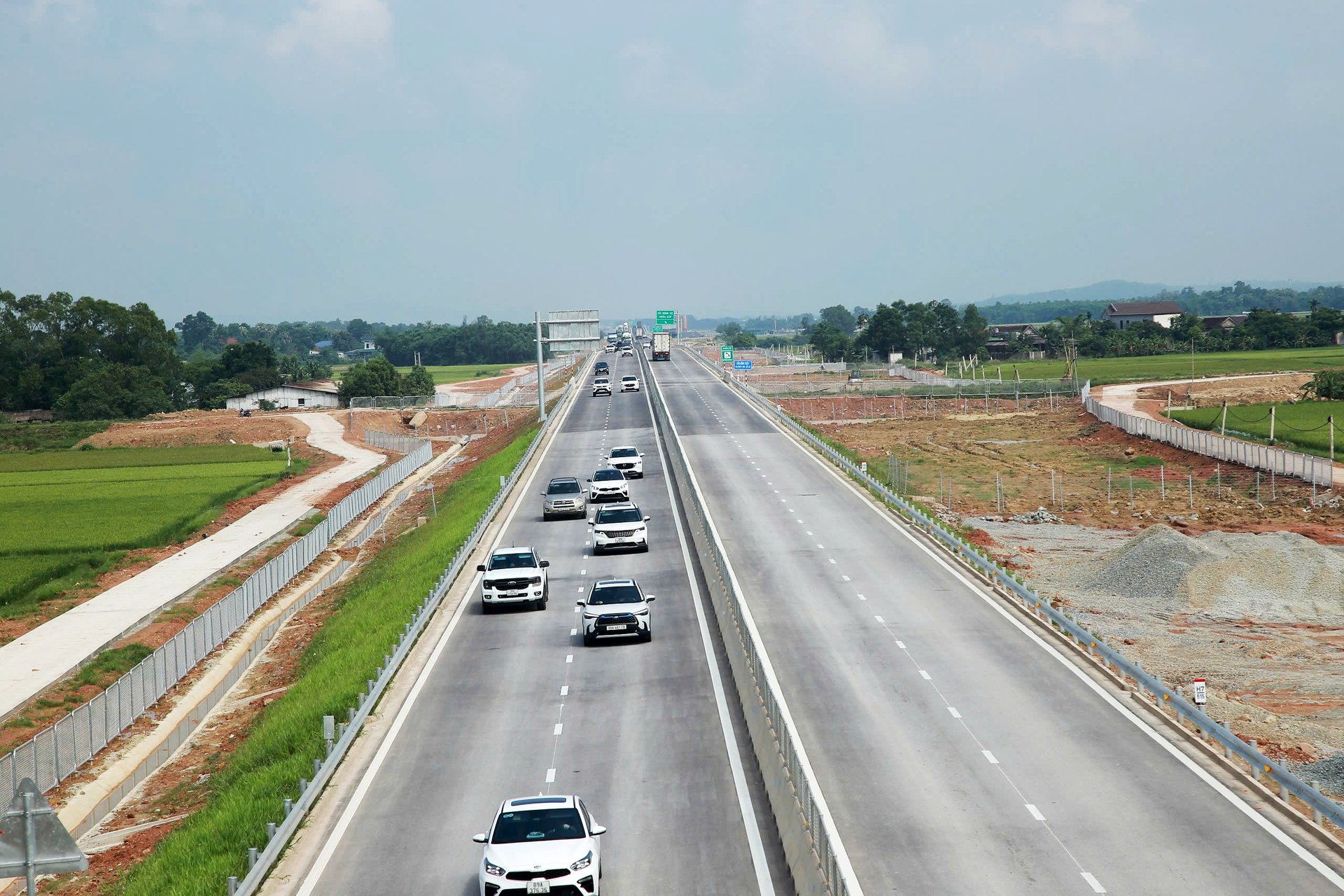 Không chỉ 'giảm tải' dịp lễ 30/4, cao tốc mới Hà Tĩnh còn là lời khẳng định đanh thép về hạ tầng giao thông