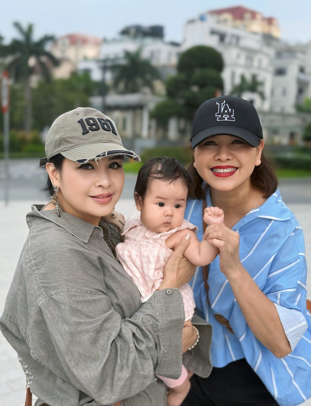 Diva Thanh Lam khoe khoảnh khắc thân thiết bên vợ nhạc sĩ Quốc Trung