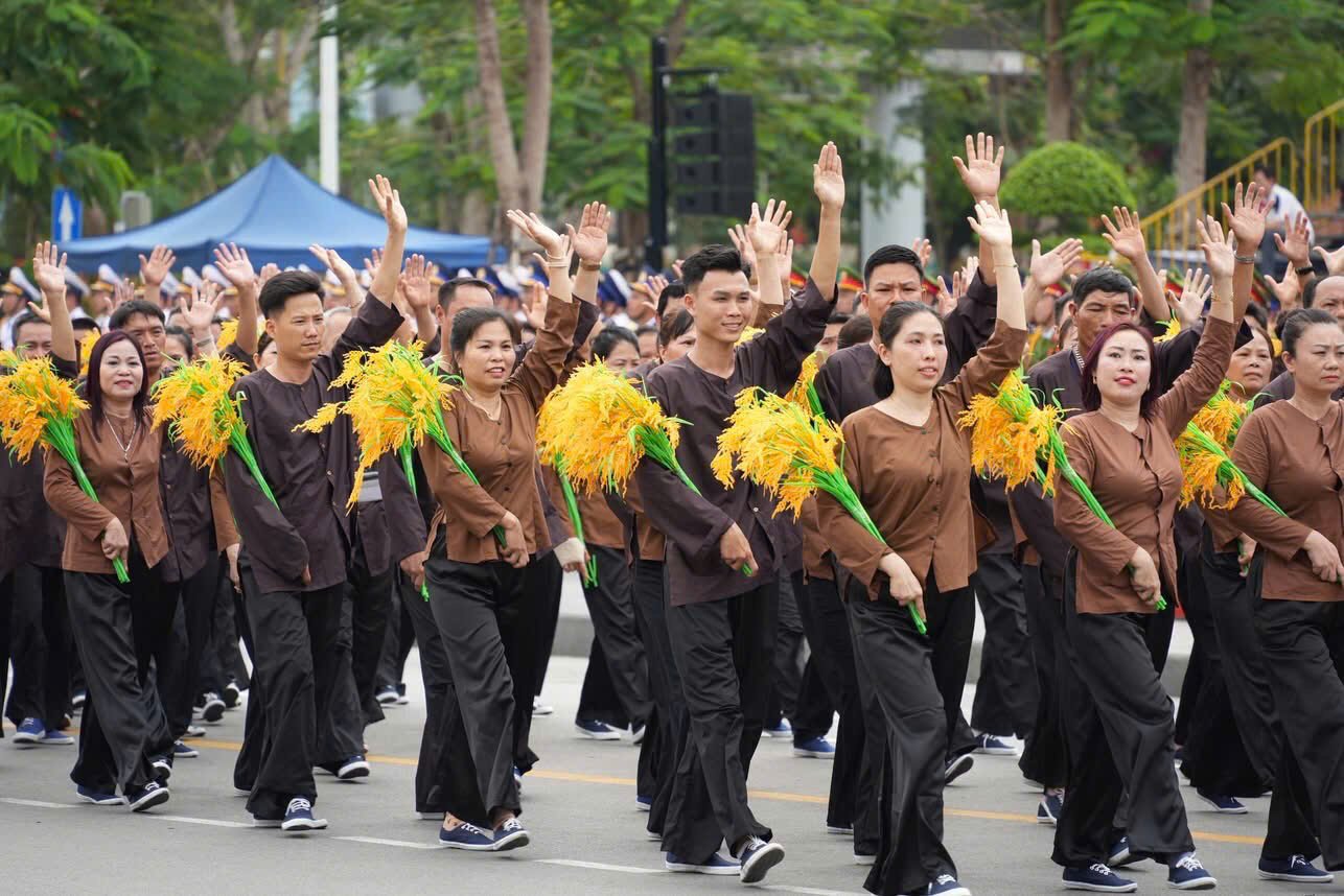 Nông dân Hải Phòng tiêu biểu tham gia diễu hành tại sự kiện kỷ niệm  70 năm giải phóng Hải Phòng
