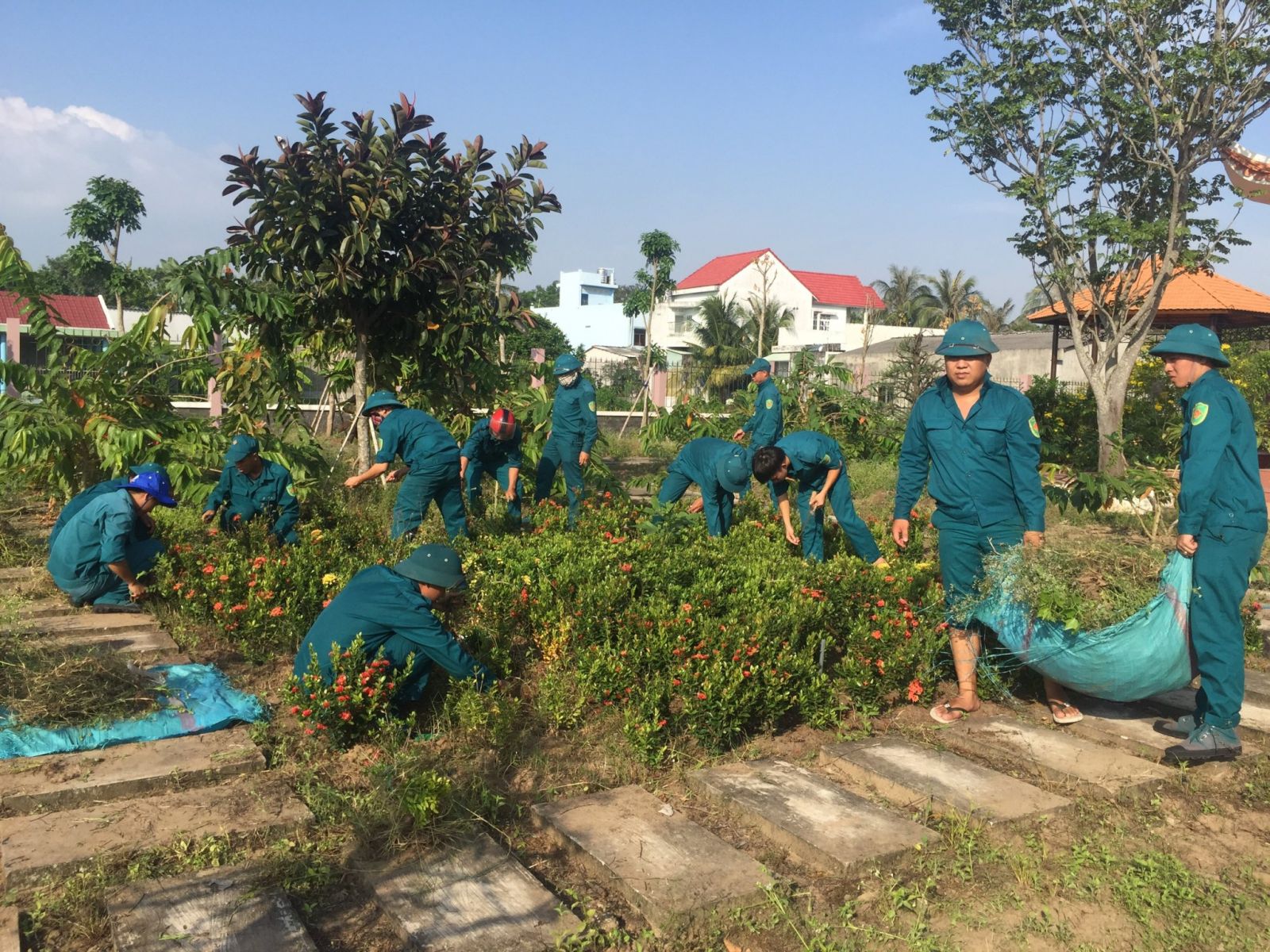 


Lực lượng phòng thủ dân sự: Chính sách mới nhất về lương, phụ cấp trực đêm từ 23/8/2025