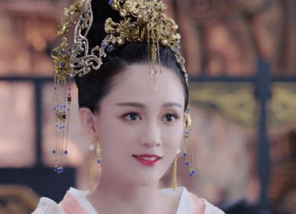 Hoàng hậu hạnh phúc nhất Trung Quốc, được chồng sủng ái suốt 45 năm là ai?