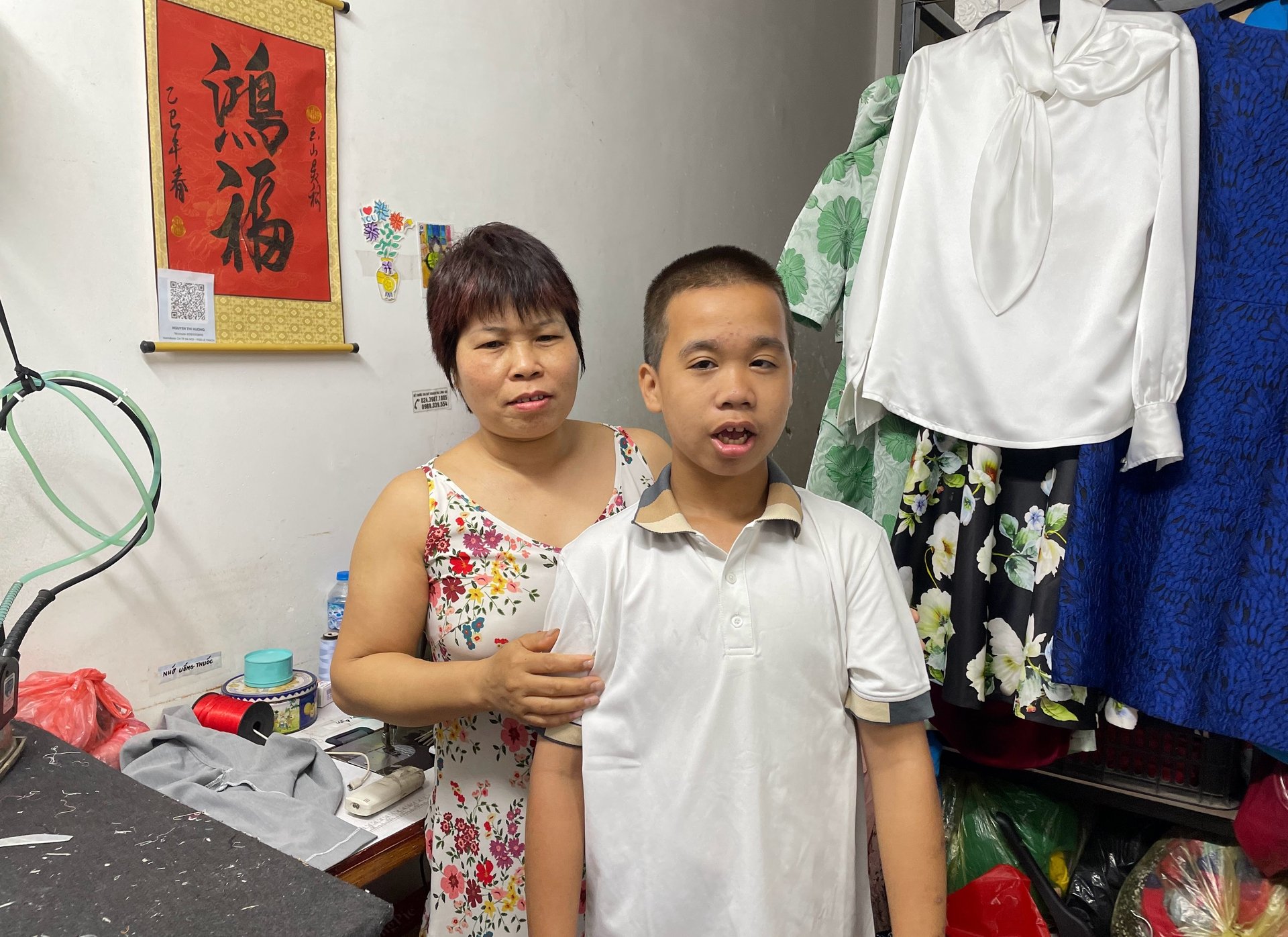 
Nỗi đau tột cùng của vợ chồng nghèo phải bán nhà để chữa bệnh cho hai con