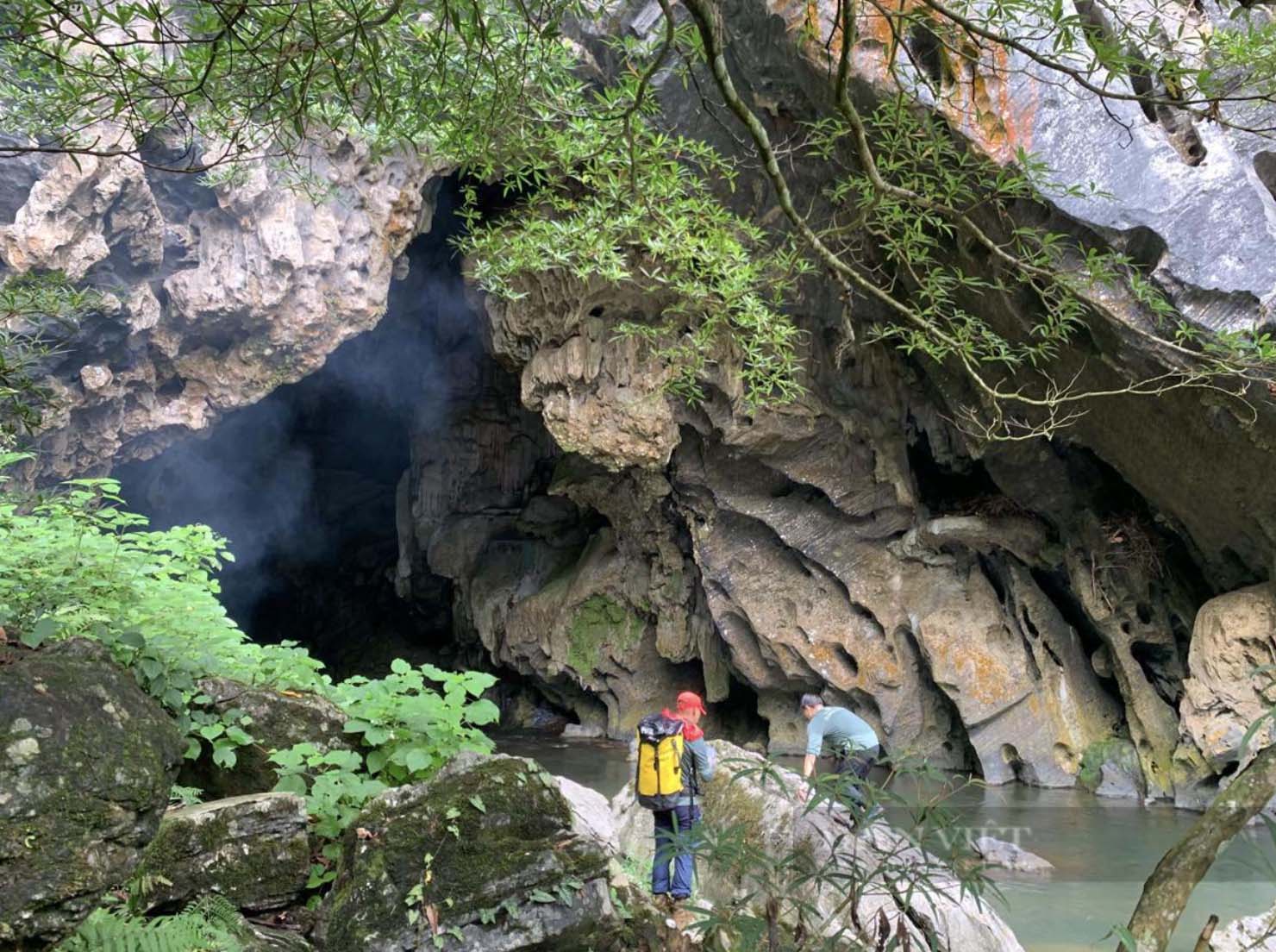 Cú bắt tay giữa “vương quốc hang động” và 'vùng đất lửa” sau cuộc sáp nhập lịch sử 