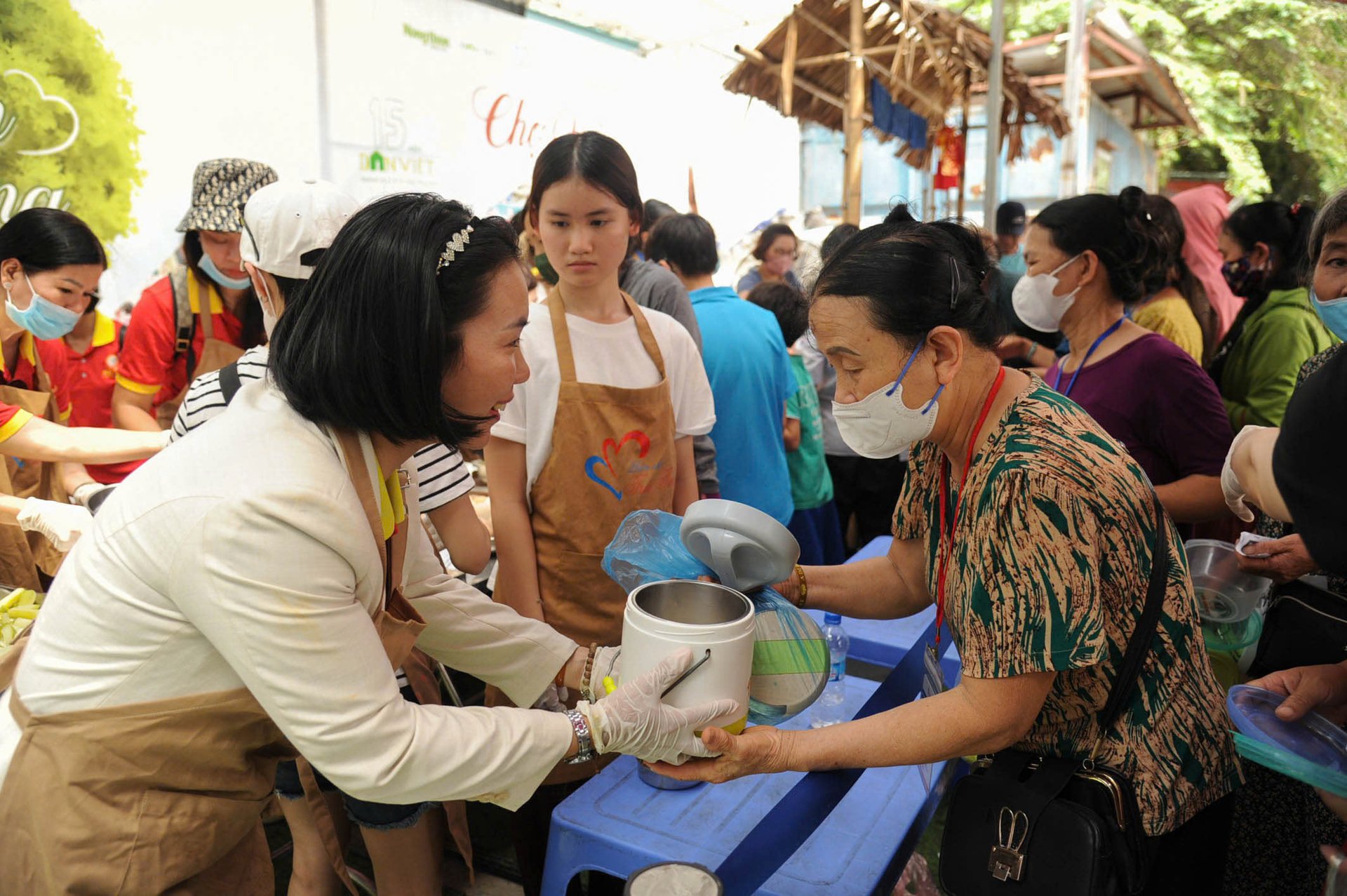 “Nhờ có bữa cơm 0 đồng, tôi nhẹ bớt phần nào gánh nặng viện phí”