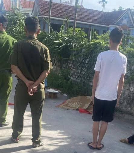 Nóng:  Nghi án con trai dùng dao giết chết mẹ ở Thủy Nguyên, Hải Phòng