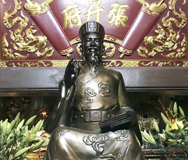 Trước giờ sáp nhập tỉnh Hà Nam, Nam Định, Ninh Bình là nơi sinh ra một ông quan to, tư chất thông minh, qua 4 đời vua nhà Trần