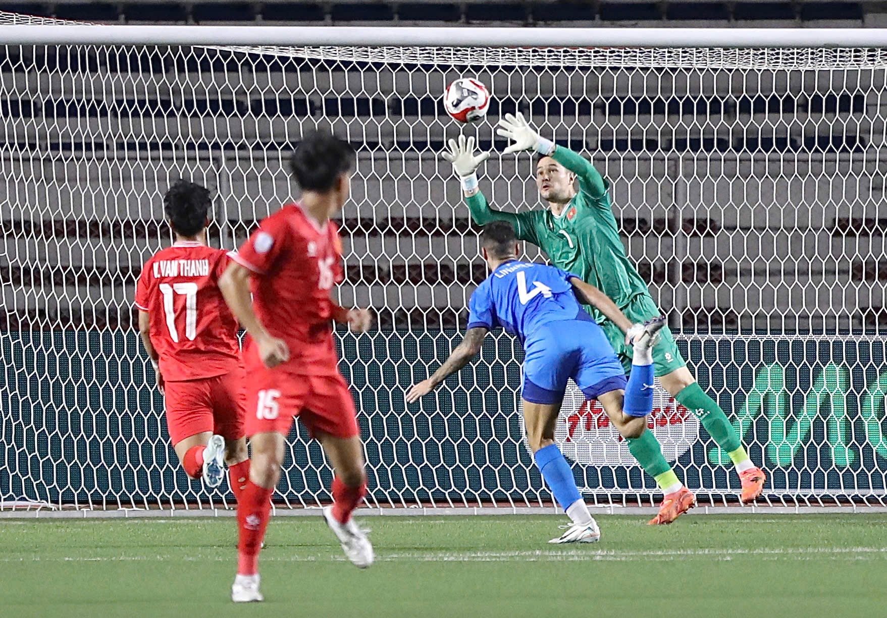 Tin sáng (7/6): HLV Kim Sang-sik chọn thủ môn theo cảm tính?