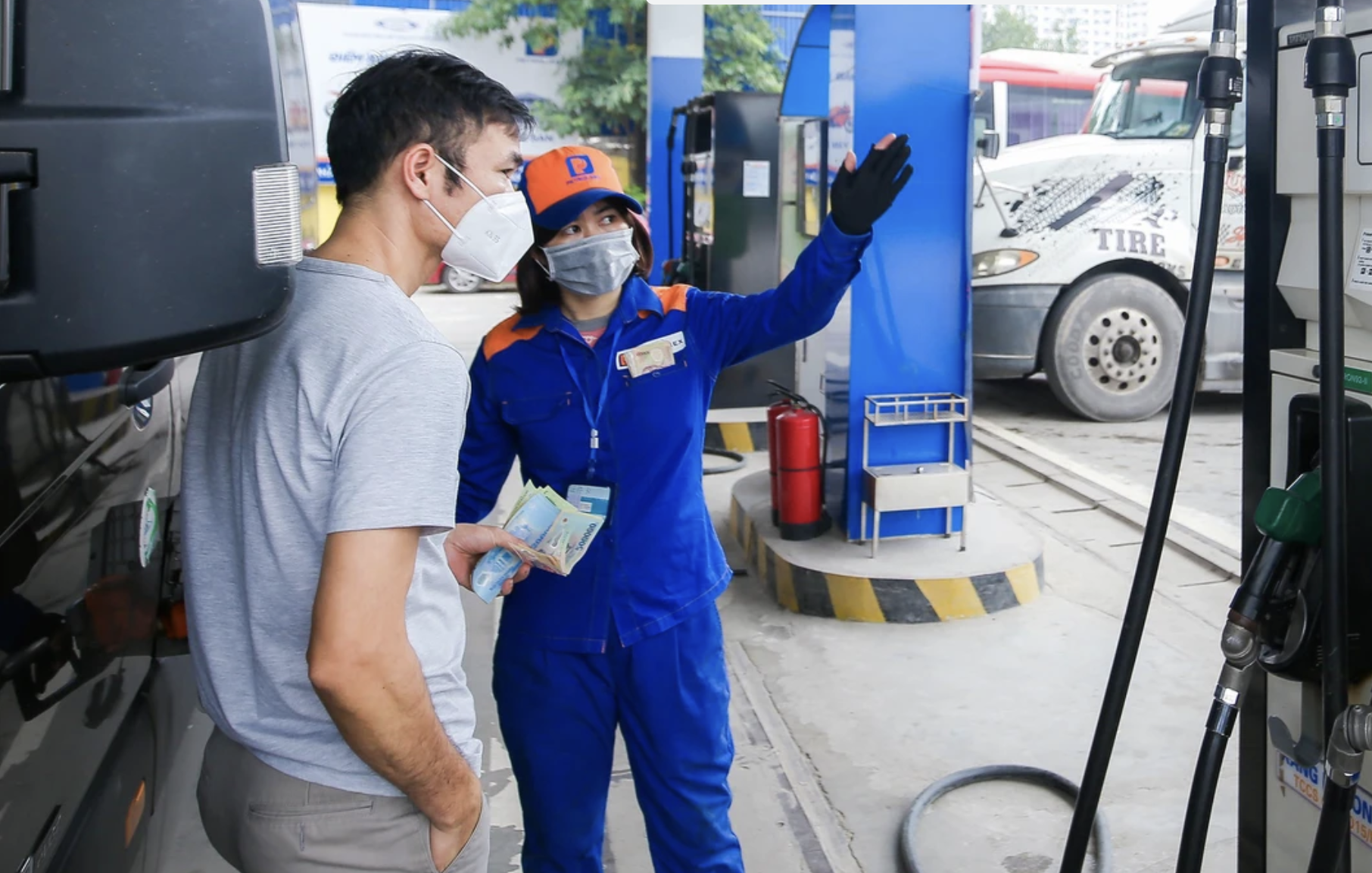 Giá xăng dầu hôm nay 9/6: Bật tăng lên tiếp trong thời gian ngắn