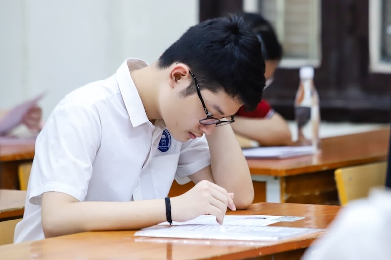 Full 24 mã đề thi môn tiếng Anh vào lớp 10 năm 2025 của Hà Nội có gợi ý đáp án